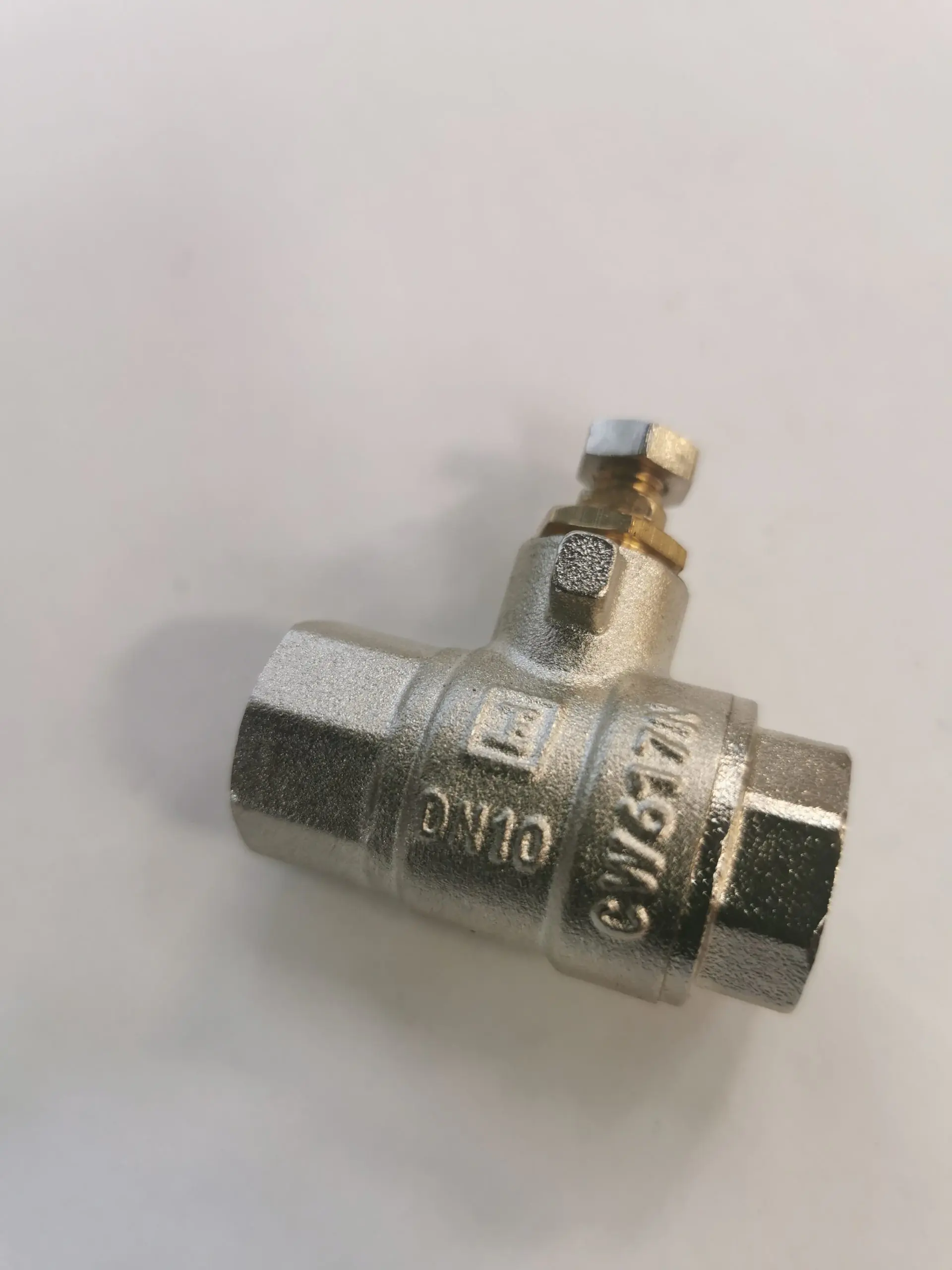 3-8-BSP-Ball-valve-scaled-1.webp BES9688- 3/8″ BSP Ball Valve x 1 - Image 1